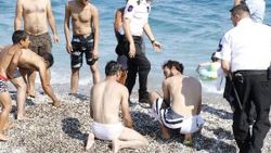 Polis onu o cüzdanını aradı