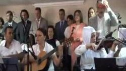 Bakanlar engelliler korosuna eşlik etti