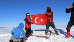 Kösedağ'da 3 bin metrede Türk bayrağı açtılar