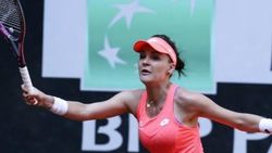 Agnieszka Radwanska kortlara veda etti