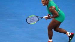 Serena Williams dünya 1 numarası Halep'i eledi