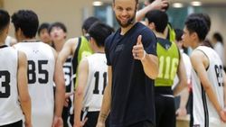 Curry: Yeniden şampiyon olmak için çalışacağız
