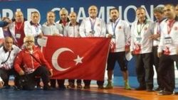 Dünya Veteranlar Güreş Şampiyonası'nda 10 madalya