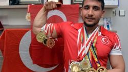 Fatih Kamuz bilek güreşinde dünya şampiyonu oldu