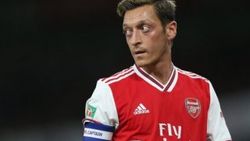 Mesut Özil'den Doğu Türkistan mesajı