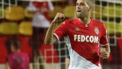 Monaco, Islam Slimani'yi gönderiyor
