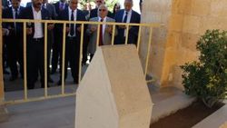 Yunus Emre mezarı başında alındı