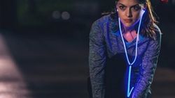 Dünyanın ilk lazer ışıklı kulaklığı destek topluyor