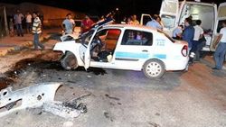 Dur ihtarına uymayan şoför 2 polisi yaraladı