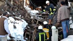 Kütahya'da ahşap ev çöktü: 1 ölü