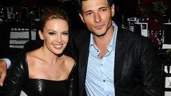 Kylie Minogue dev aşkından ayrıldı