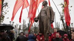 Belarus'ta Lenin heykeli dikildi
