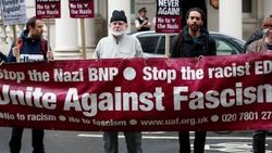 Londra'da Le Pen protestosu