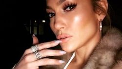 Jennifer Lopez'den kasırga mağdurlarına dev bağış