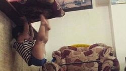 İki yaşındaki jimnastikçi çocuk yeteneğiyle şaşırtıyor