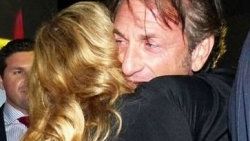 Madonna eski eşi Sean Penn'e sarıldı