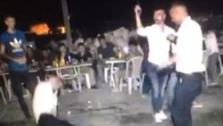Düğünde havaya ateş etmek isterken kardeşini vurdu