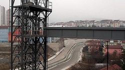 Karabük'te mahalleye asansörlü ulaşım
