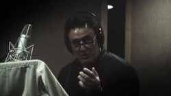 Mahmut Tuncer'den İngilizce klip