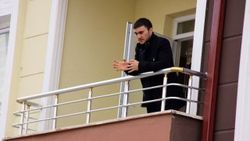 Kapısı kilitlenen pansiyonda mahsur kaldı
