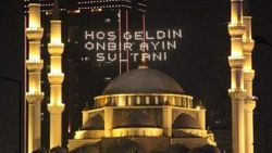 Mahyalar İstanbul'u aydınlattı