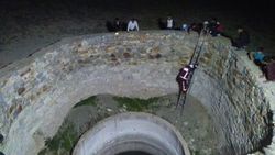 Kuyuya düşen keçi yavrusunu itfaiye kurtardı
