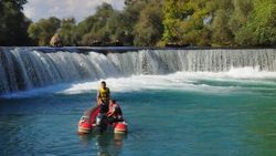 Manavgat'ta oğlunu kurtardı, kendi boğuldu