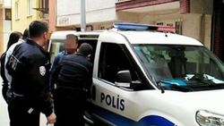 Eşini ve sevgilisini kendi yatak odasında yakaladı