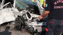 Manisa'da iki araç çarpıştı: 4 ölü