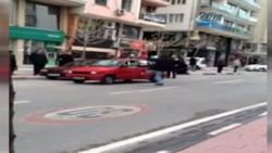 Manisalı sürücü cezaya sinirlenince aracını parçaladı