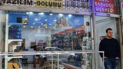 Manisa'da hırsızlar kepengi kesip mağaza soydu