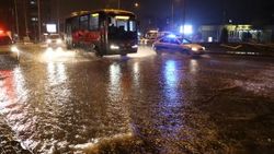 Kahramanmaraş'ta sağanak yağış hayatı felç etti