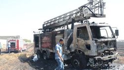 Mardin'de yangına müdahale eden itfaiye aracı yandı