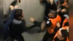 Marmaray'da iki grup tekme tokat kavga etti İZLE