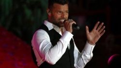 Ricky Martin: Gayim ama kadınlarla seks yapabilirim