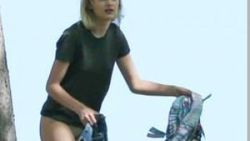 Megan Irwin sokakta soyundu