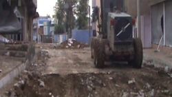 PKK'nın bozduğu yolları Mehmetçik onarıyor