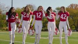 Victoria’s Secret Melekleri Amerikan futbolu oynadı