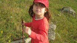 7 yaşındaki Melisa minibüs altında kaldı