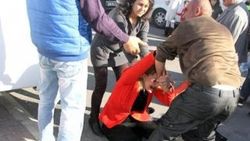 Kızının kurşunlandığı aracın önünde kriz geçirdi