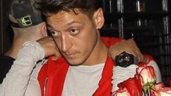 Mesut Özil çapkınlıkta