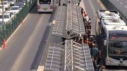 Metrobüs hatlarındaki İngiliz trafiği düzeltiliyor