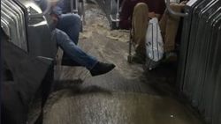 İstanbul'da metrobüsleri su bastı