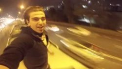 Metrobüsün üzerinde 12 durak yolculuk yapan çılgın