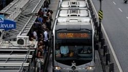 Metrobüse koyulan ek seferler yoğunluğu azalttı