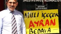 Adanalı lokantacıdan milli içecek bedava