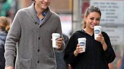 Mila Kunis doğurdu
