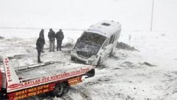Şanlıurfa'da servis minibüsü devrildi