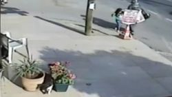 Kaldırıma çıkan minibüs küçük çocuğun ayağını kopardı İZLE
