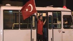 İstanbul'da minibüsçülerden 15 Temmuz protestosu